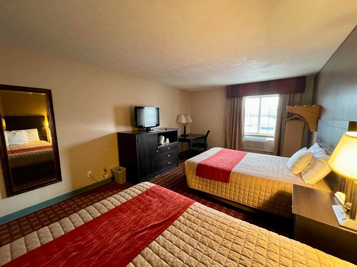 The Woodridge Inn Connersville Екстер'єр фото