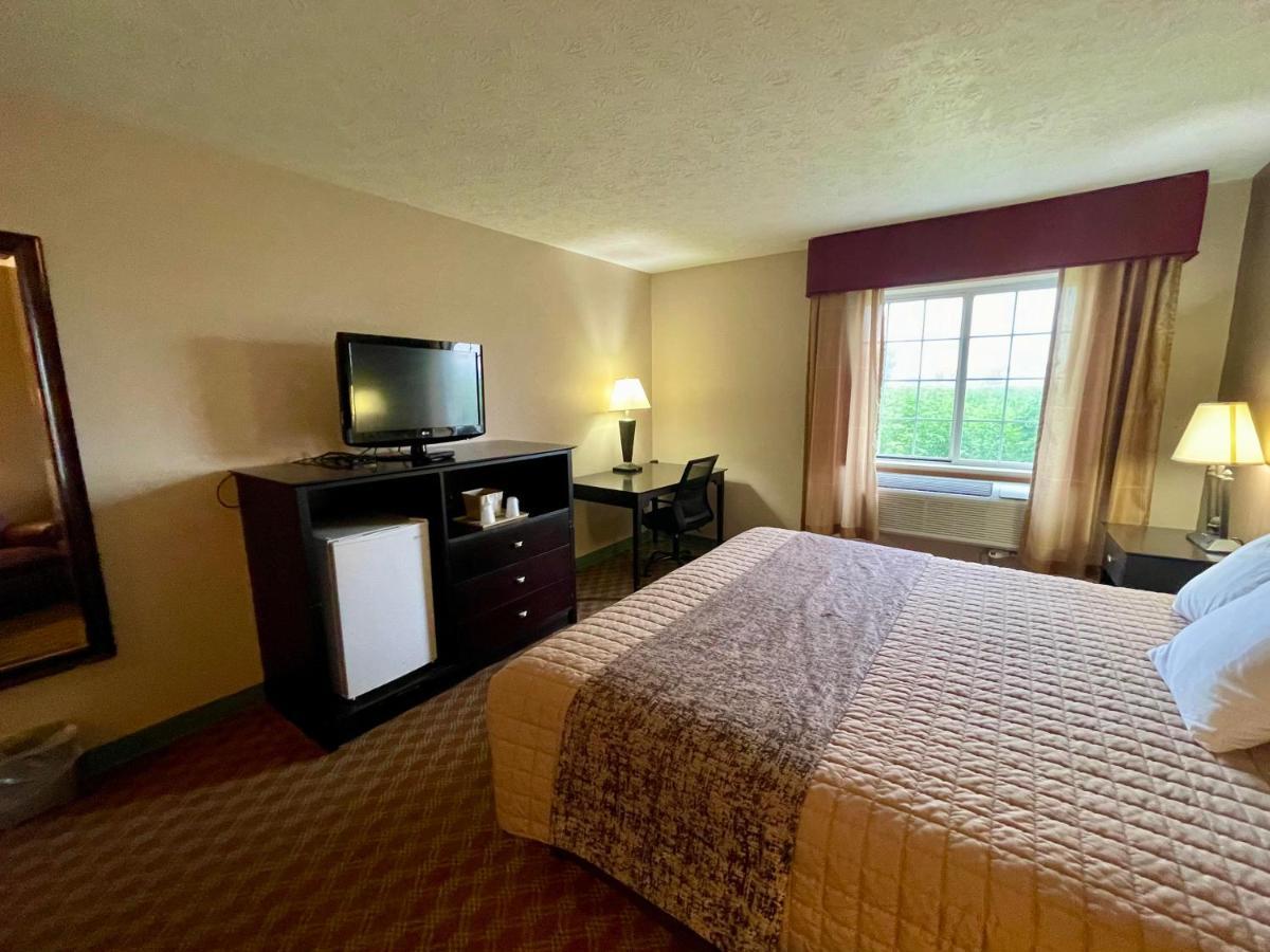 The Woodridge Inn Connersville Екстер'єр фото