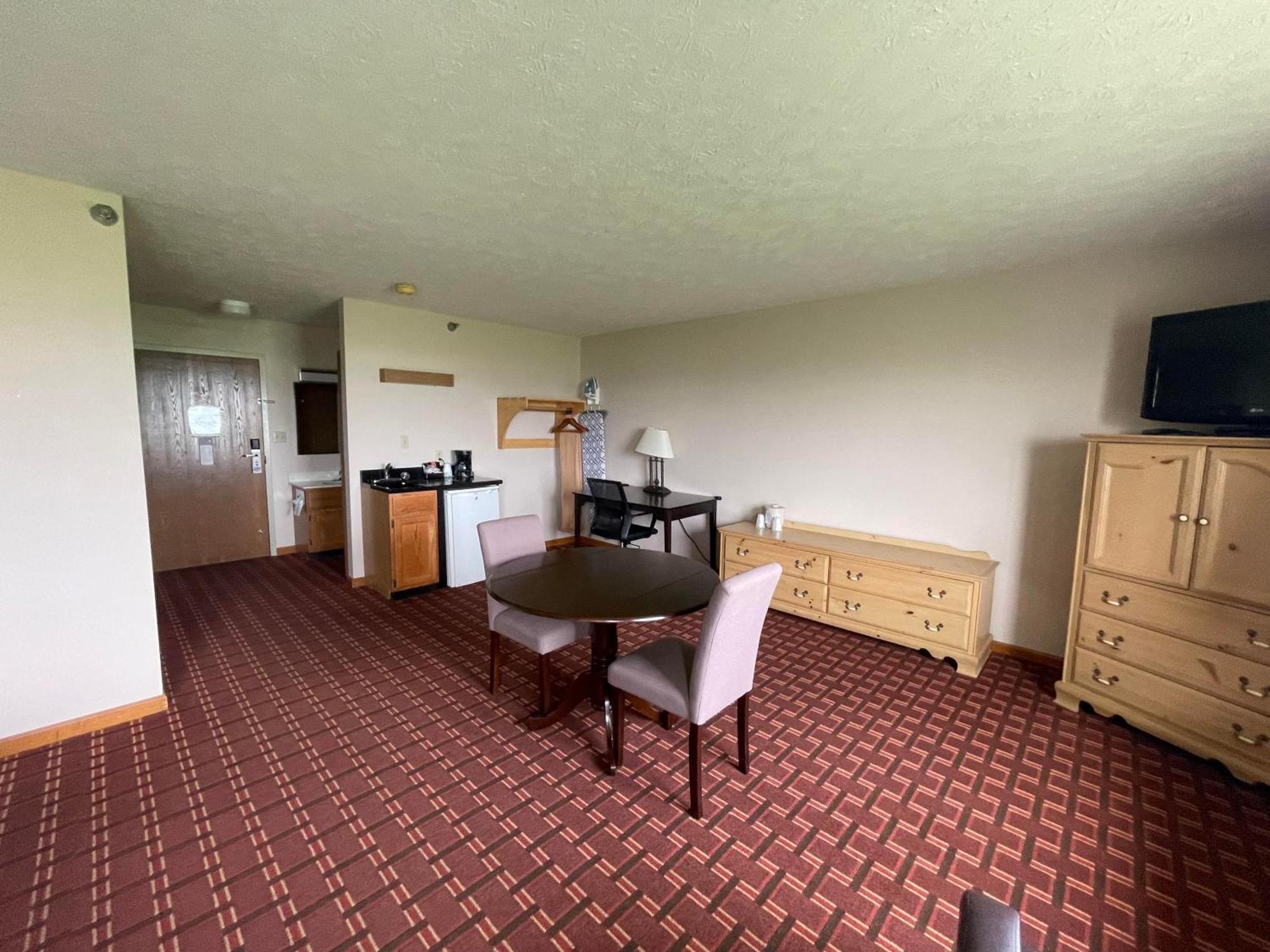The Woodridge Inn Connersville Екстер'єр фото