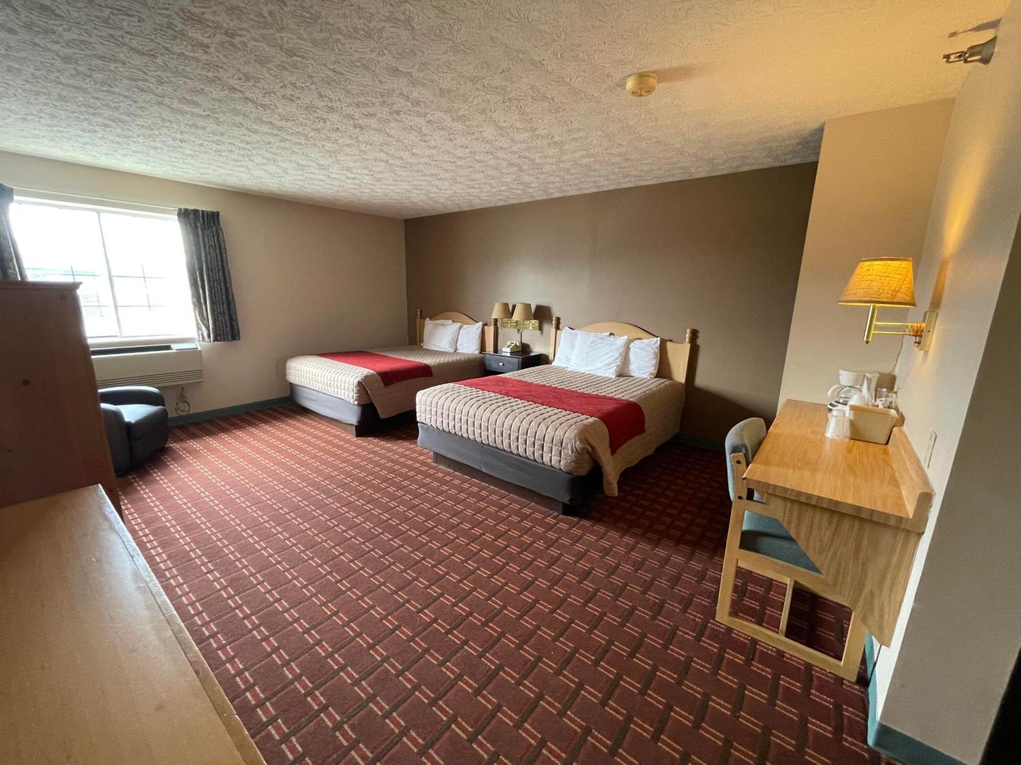 The Woodridge Inn Connersville Екстер'єр фото