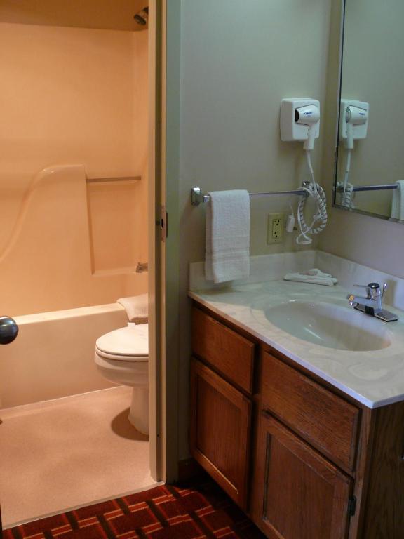 The Woodridge Inn Connersville Номер фото