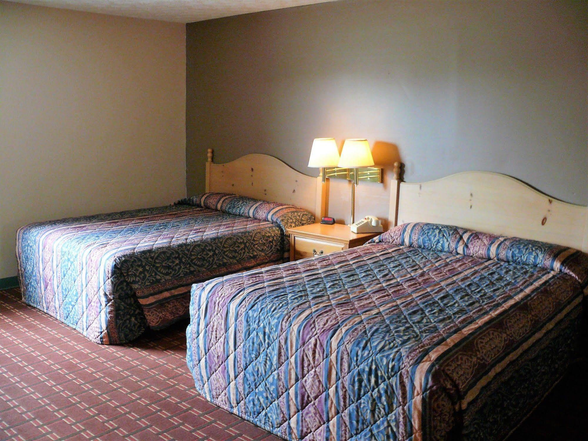 The Woodridge Inn Connersville Екстер'єр фото
