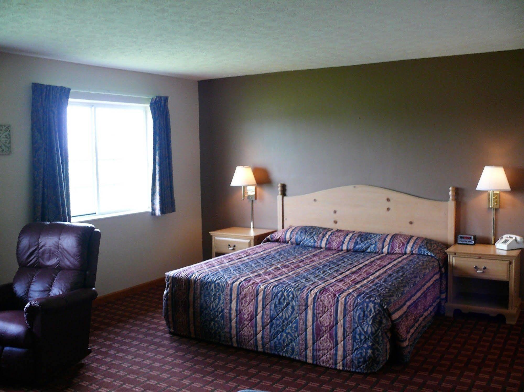 The Woodridge Inn Connersville Екстер'єр фото