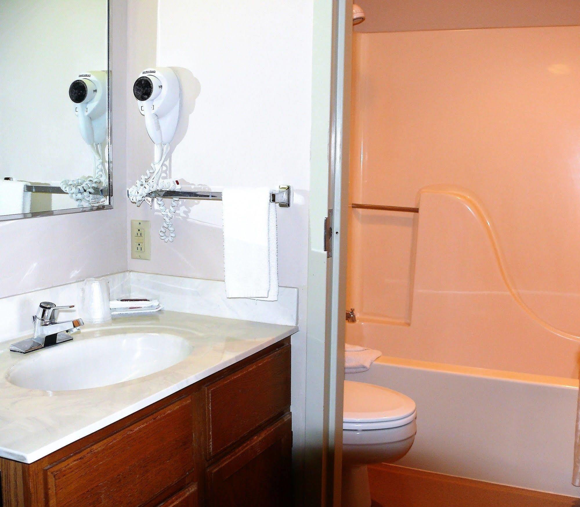 The Woodridge Inn Connersville Екстер'єр фото
