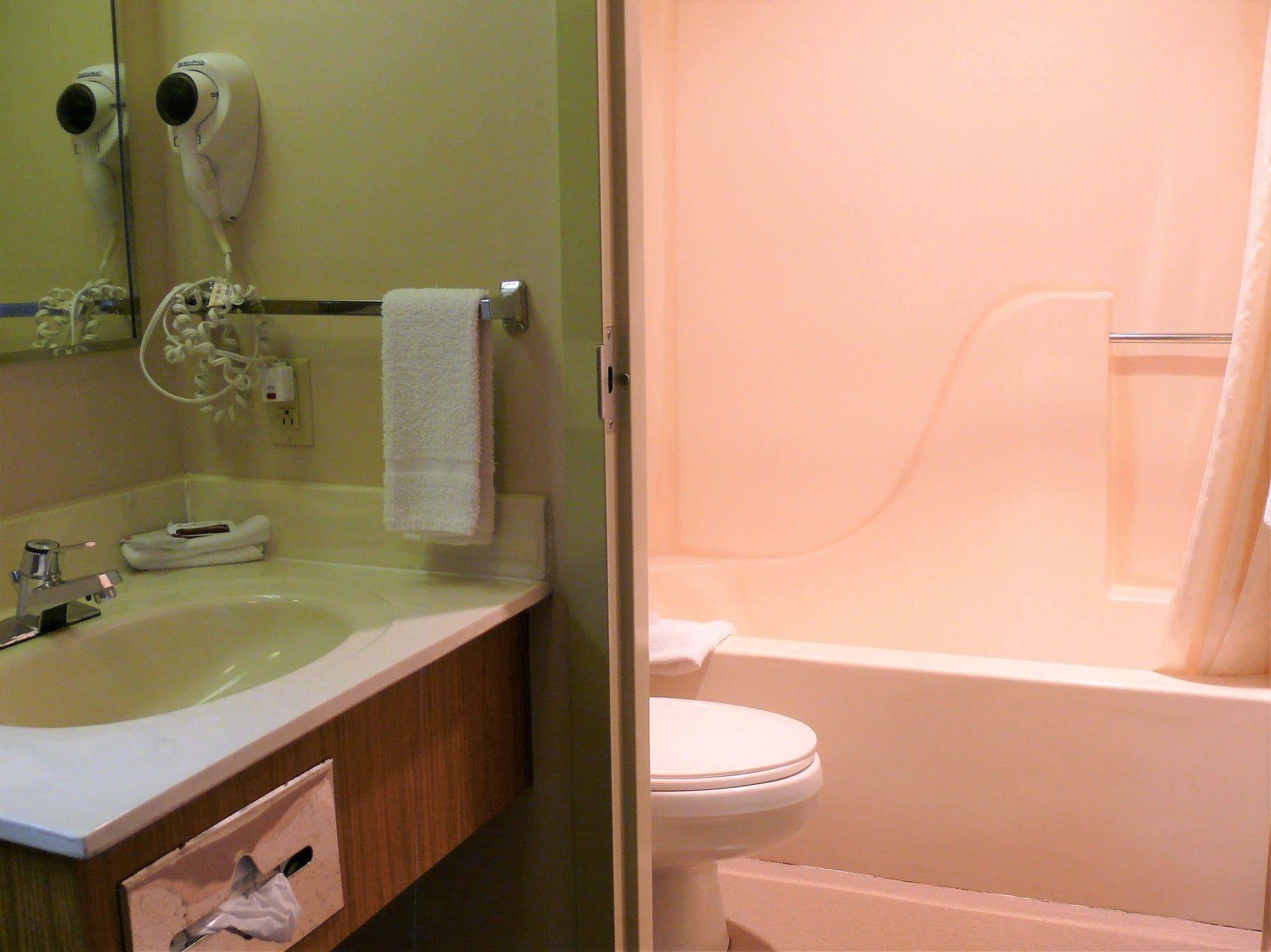 The Woodridge Inn Connersville Екстер'єр фото