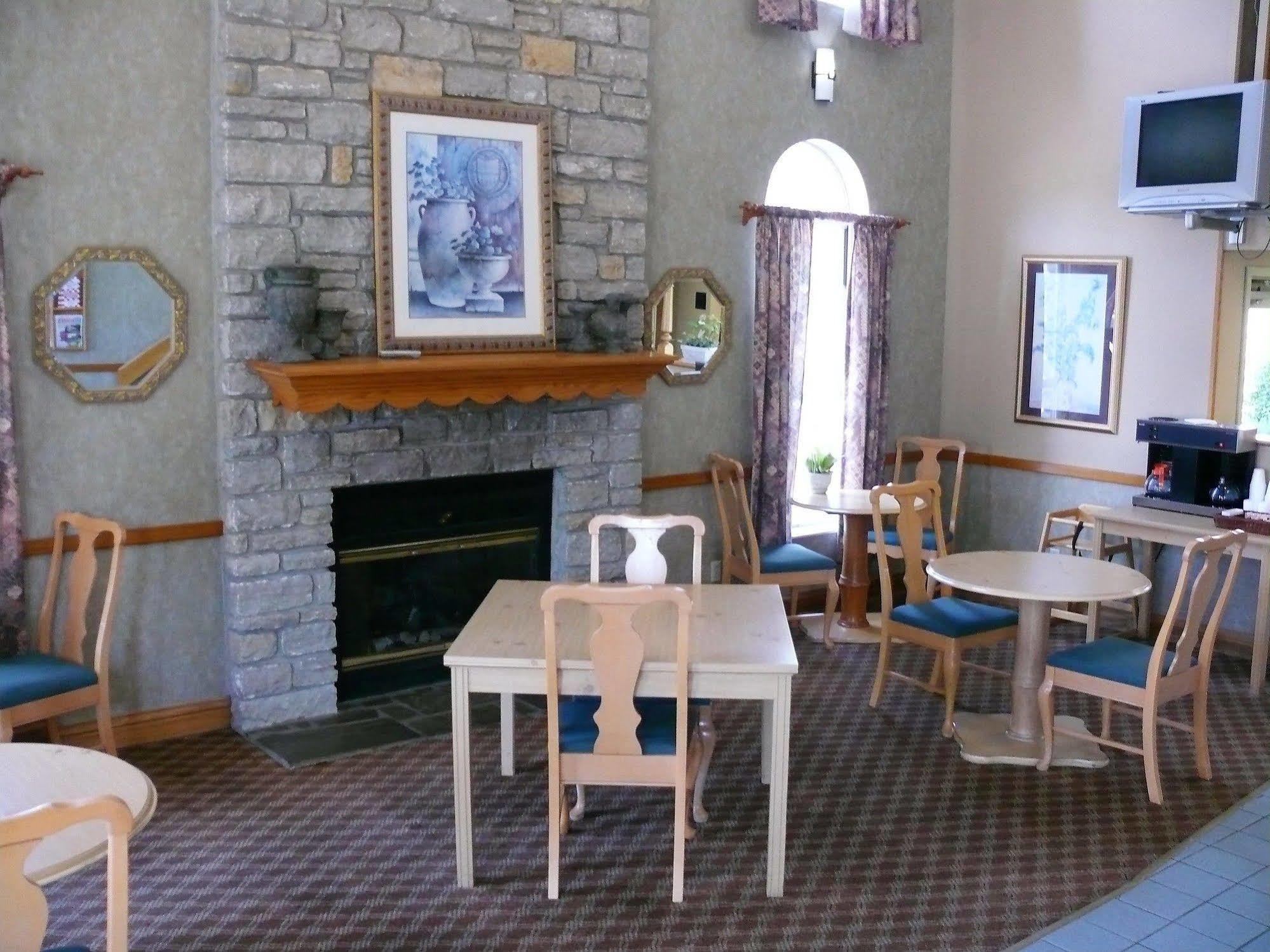 The Woodridge Inn Connersville Екстер'єр фото