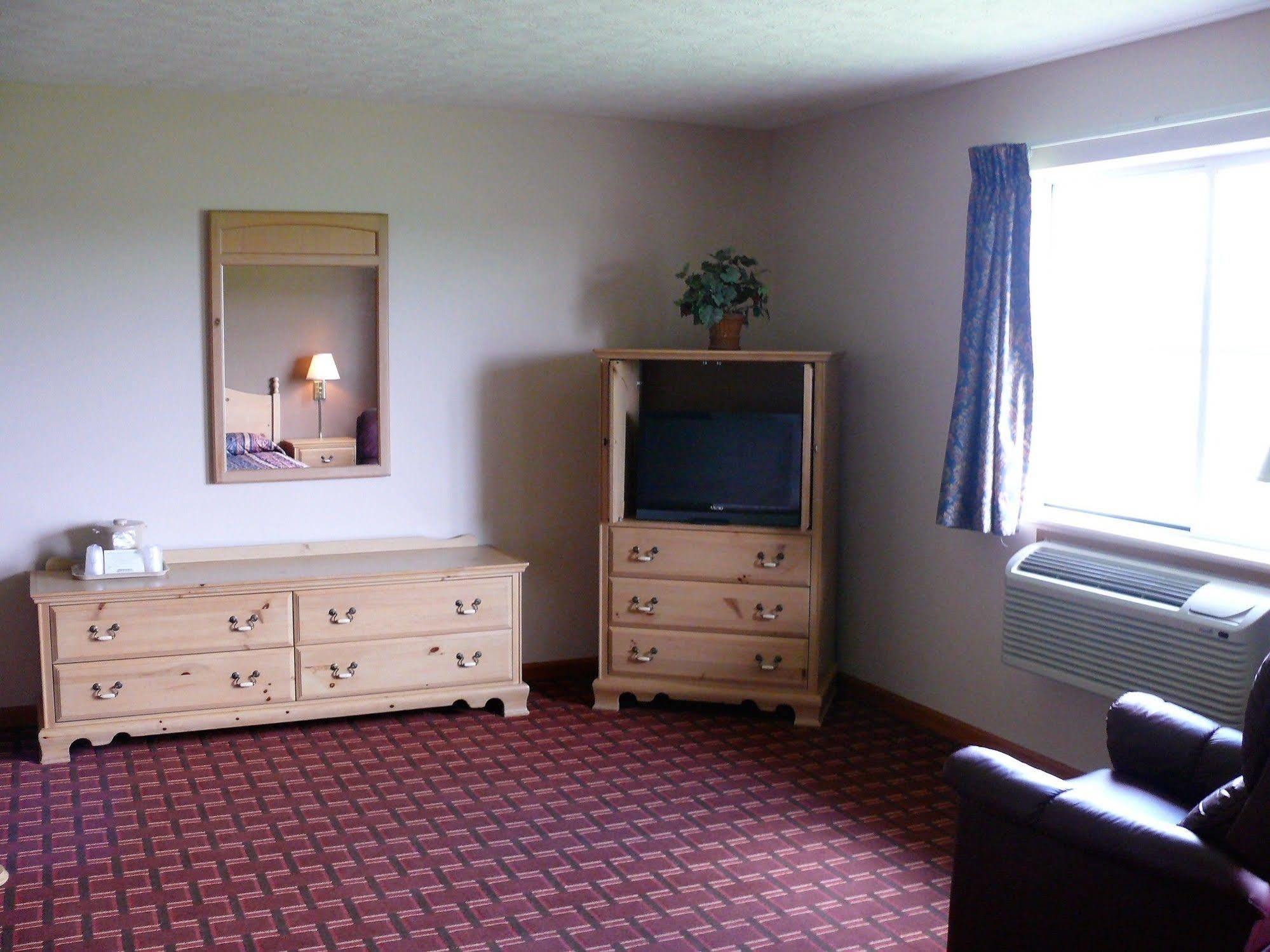 The Woodridge Inn Connersville Екстер'єр фото