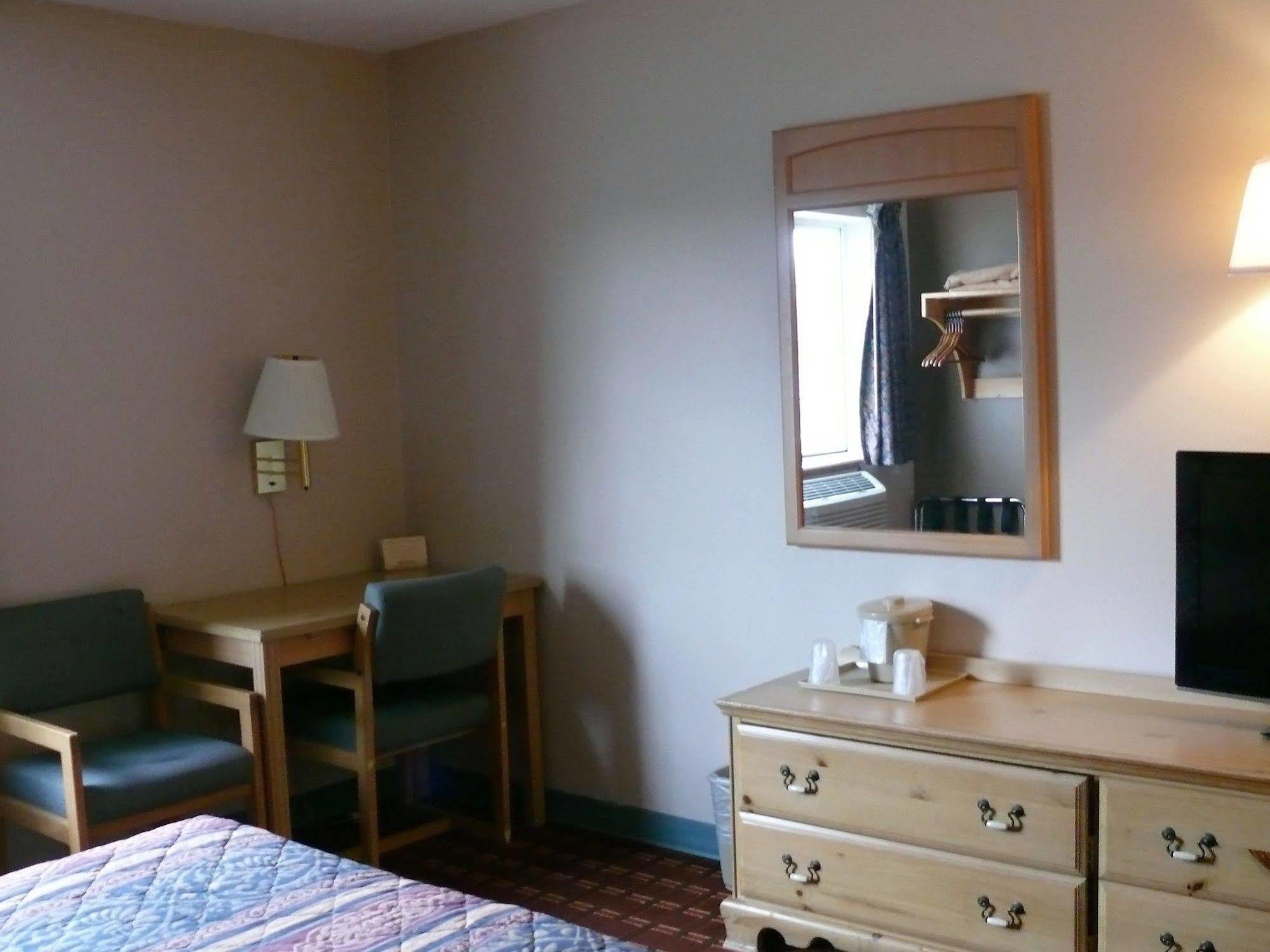 The Woodridge Inn Connersville Екстер'єр фото