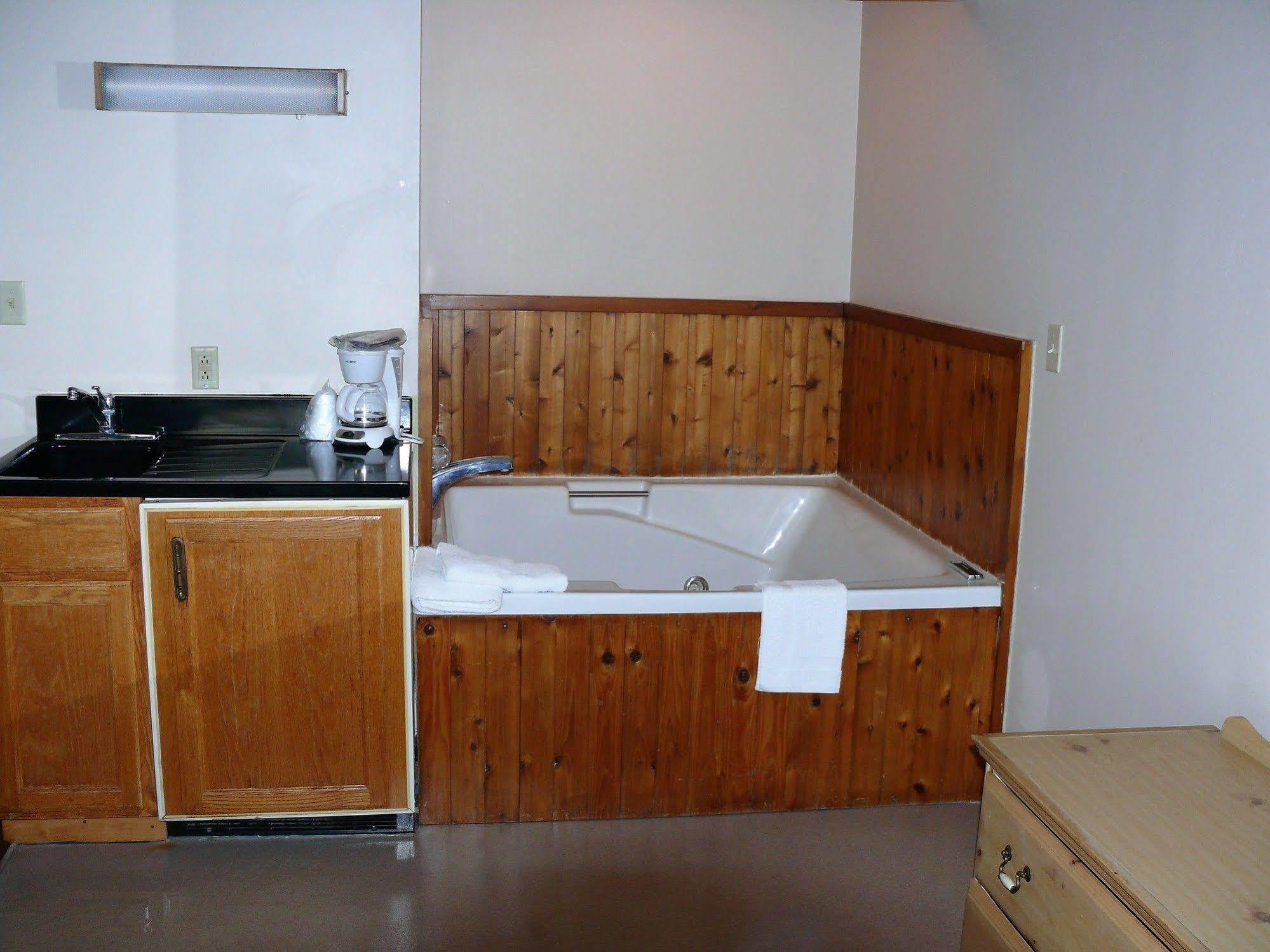 The Woodridge Inn Connersville Екстер'єр фото
